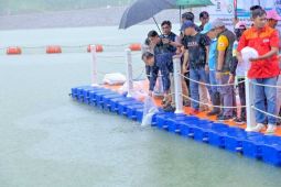 Gubernur NTB tebar satu juta ekor benih ikan di Bendungan Meninting
