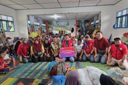 Telkomsel salurkan bantuan sosial dan percepatan pemulihan jaringan di Aceh, Sumatera Utara, dan Sumatera Barat