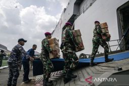 Respons cepat bencana, KRI rumah sakit TNI AL menuju Sumatera