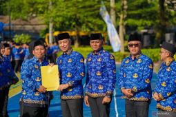 Wali Kota Bogor serahkan SK pengangkatan 3.868 PPPK paruh waktu pada HUT ke-54 Korpri