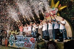 Wali Kota Surabaya buka SHSS berikan diskon hingga 80 persen di pusat perbelanjaan