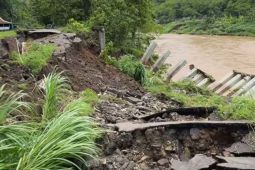 Pemkab Bantul bangun jembatan darurat di wilayah terdampak longsor Imogiri