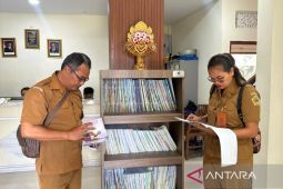 Pemkab Gianyar Bali lengkapi perpustakaan di seluruh kantor desa