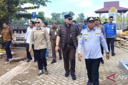 Bupati-Sekda Batola-Forkopimda dan SKPD tinjau potensi Sungai Barito