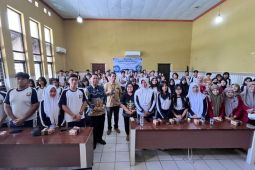 Mahasiswa FKIP UMPR KKN latih optimalisasi pengunaan medsos bagi siswa SMA