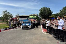 Polda Sultra kirim bantuan 23 ton beras dan logistik untuk bencana di Sumatera