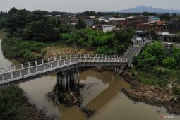 Jembatan Kedungdowo di Nganjuk ambruk