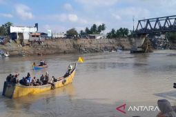 Update Bencana Aceh, ini tarif perahu di jembatan putus Kuta Blang
