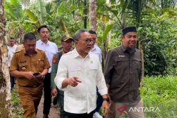 Zulhas minta petani Lampung Selatan lindungi hutan untuk cegah bencana