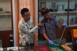Museum NTB menggelar lokakarya merawat keris bersama tiga museum Australia