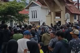 Update bencana Aceh, Warga demo Pemkab Aceh Tengah tuntut ketersediaan beras dan BBM