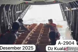 TNI AU deploys aircraft to airdrop relief supplies in Aceh