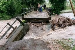Jembatan rusak dampak bencana jadi perhatian pemda di Lombok Tengah