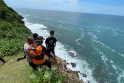 Basarnas Yogyakarta terjunkan tim rescue cari nelayan hilang pantai Gunungkidul