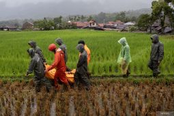 Over 1,100 SAR personnel deployed to find flood victims in W Sumatra
