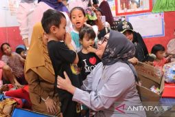 MenPPPA meninjau posko banjir cek pemenuhan kebutuhan perempuan - anak