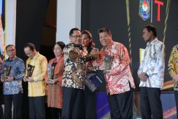 Gubernur Babel terima Penghargaan Ekonomi Non-tambang Kemendagri