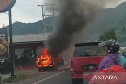 Mobil bermuatan BBM terbakar di jalur Puncak