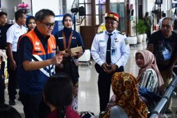 Direksi KAI inspeksi angkutan Natal dan Tahun Baru