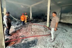 Gudang tenda di Tangerang terbakar, diduga tersambar petir