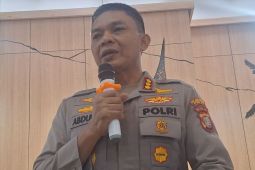 Kapolrestro Depok berikan penghargaan kepada 56 personel dan empat warga sipil