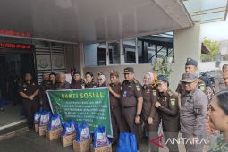 Kajati Sumut salurkan bantuan untuk warga dan pegawai Cabjari Labuhan Deli terdampak banjir