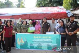 Kajati Sumut salurkan bantuan kemanusiaan untuk korban bencana dan pegawai terdampak di Mandailing Natal