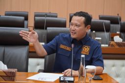 Anggota Komisi VII DPR kunjungi sentra industri pembuatan songket