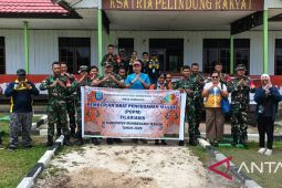 Prajurit TNI Posramil Kobakma Kodim 1702/Jayawijaya sukseskan program cek kesehatan gratis