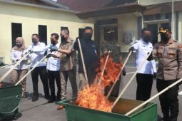 Kejari Probolinggo musnahkan narkotika hingga bahan radioaktif