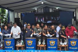 Bea Cukai memusnahkan rokok-minuman keras penindakan Kanwil Jakarta