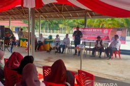 Anggota DPRD tanggapi aspirasi masyarakat saat reses