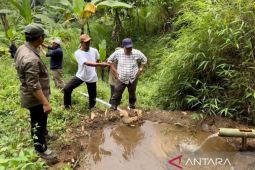 Legislator Jabar membantu pipanisasi dan sumur bor di Cianjur