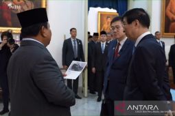 Prabowo cerita bayi panda yang baru lahir di Indonesia ke Ketua MPR China
