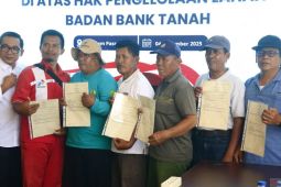 Bank Tanah serahkan sertipikat untuk 11 petani di PPU