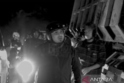 Bupati Subang hentikan truk tambang yang beroperasi salahi aturan pada Rabu malam