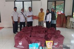 Dinsos Kabupaten Bekasi salurkan bantuan korban puting beliung di Tamansari