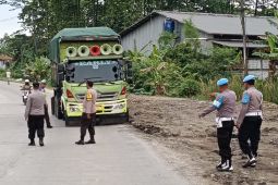 Polres Serang perketat penyekatan truk tambang pelanggar jam operasional