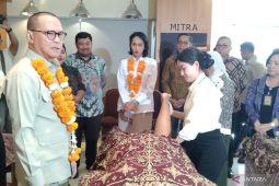 Menteri dan Wamen P2MI lepas calon pekerja migran tujuan Maladewa