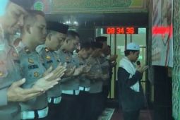 Polres Tasikmalaya menggelar doa bersama untuk korban bencana di Sumatera