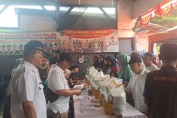 Bapanas menyalurkan ribuan paket pangan bagi warga kurang mampu