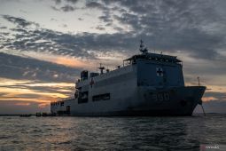 TNI AL kerahkan KRI Dr Soeharso untuk antar logistik ke Aceh