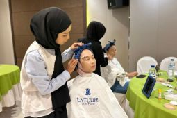 Dinas Pariwisata Mataram latih puluhan pelaku UMKM tata rias salon