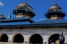 Bahlil tinjau banjir Palembayan, meminta evakuasi korban dipercepat