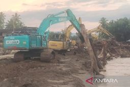 PT SRL dan PT SSL kerahkan dua unit ekskavator bantu normalisasi pasca bencana banjir dan longsor di Tapsel