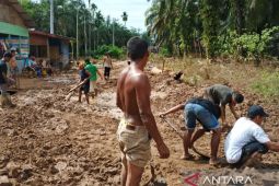 Simataniari minim bantuan, warga korban banjir Tapsel bertahan dengan Ubi dan Jagung