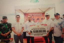 Gubernur serahkan bantuan keuangan Rp10 miliar ke Bulukumba