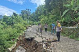 Pemkab Garut menurunkan tim atasi daerah yang terdampak bencana alam