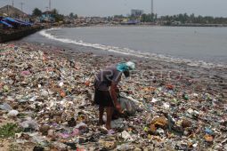 Indonesia targets 50 percent reduction in marine debris by 2029