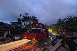 PLN berhasil pulihkan kelistrikan Sumatera Barat setelah dilanda banjir